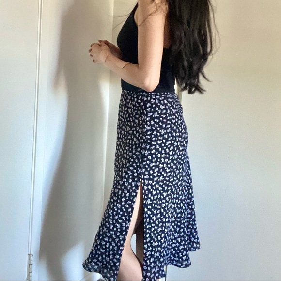 Black Floral Print Midi Slit Skirt - Picture 4 of 6